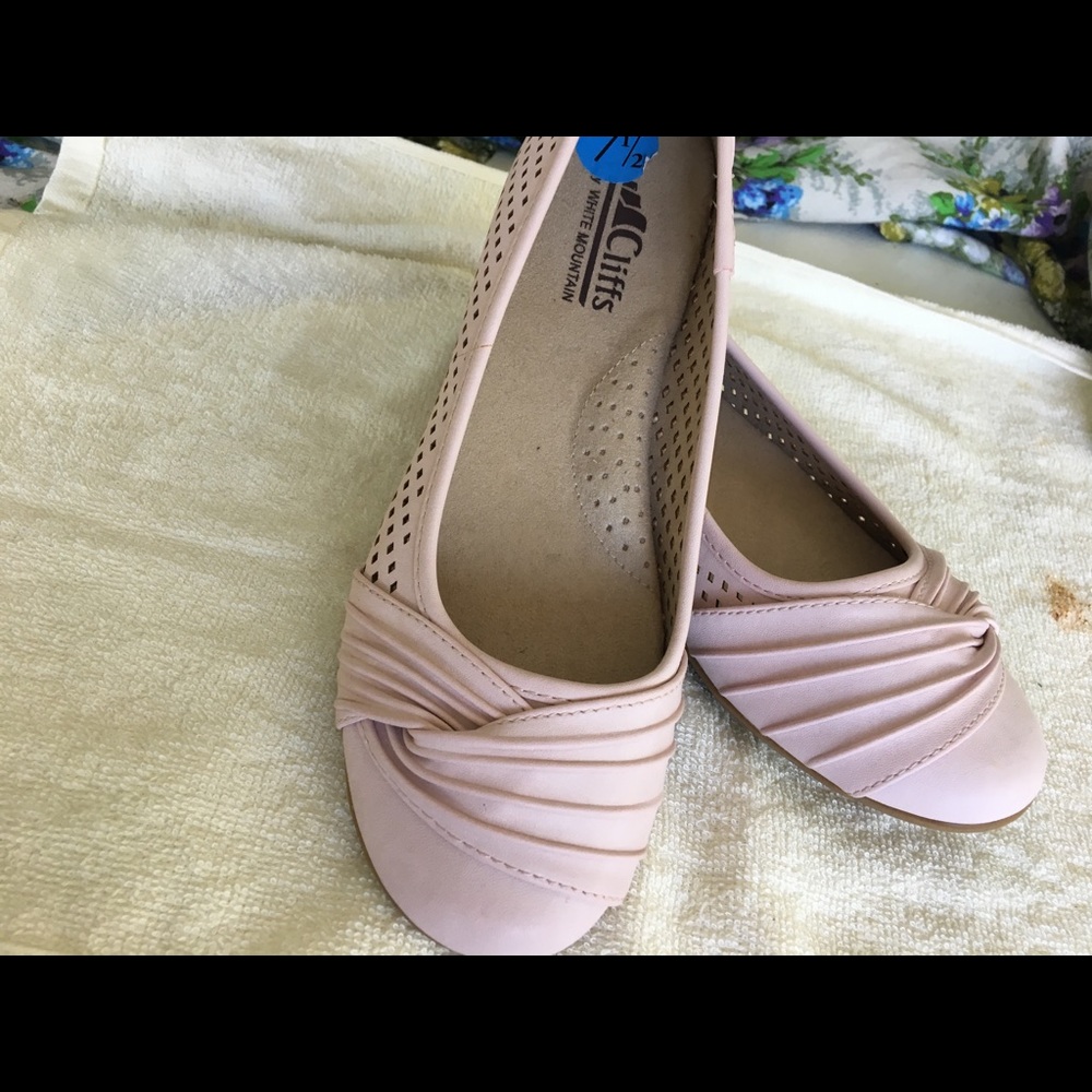 Size 7 1/2 pink flats